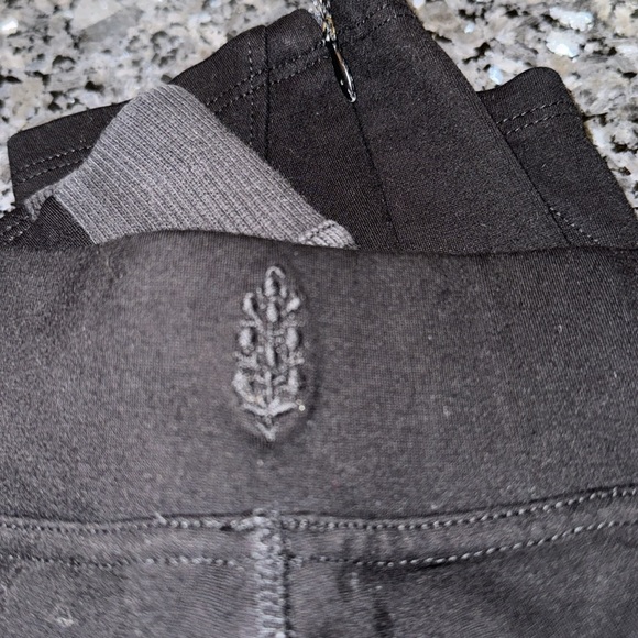 FP Movement black leggings with zip at ankle EUC - Picture 6 of 8